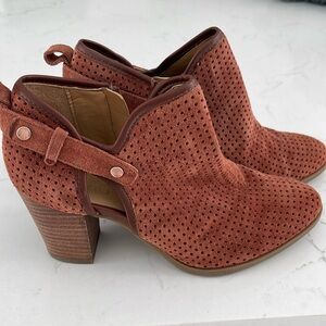 Barely used rare color suede booties